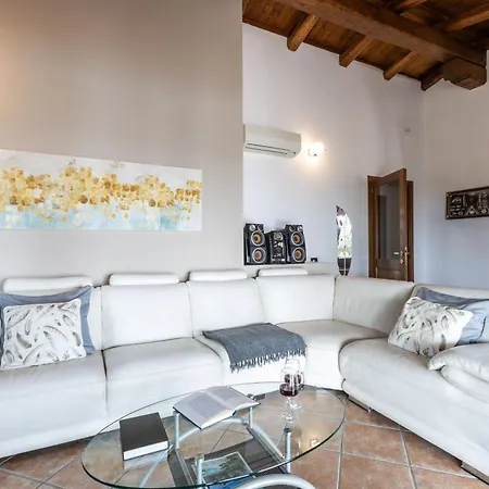 Bouganvillae Villa Cugnana